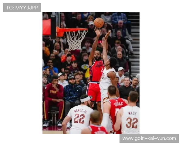 米切尔突破反手上篮打进，骑士气势正盛